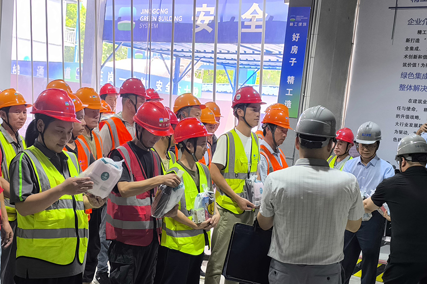 上海1588嘉园项目 (1)-嘉定区建设交通工作党委慰问 拷贝.jpg