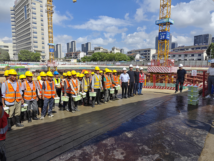 安吉人民医院 (2)-城投慰问 拷贝.jpg