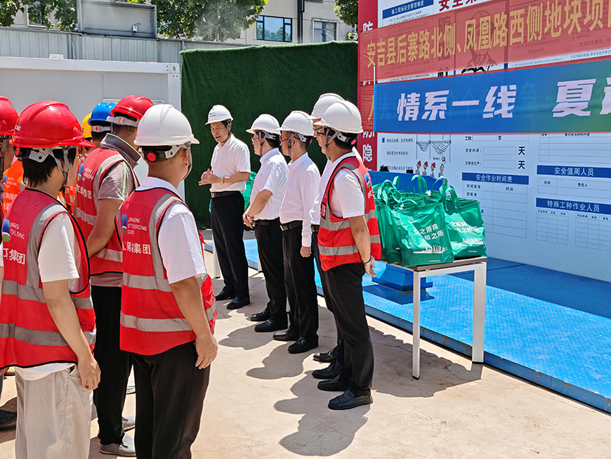 安吉人民医院 (6)-孙关富总慰问 拷贝.jpg