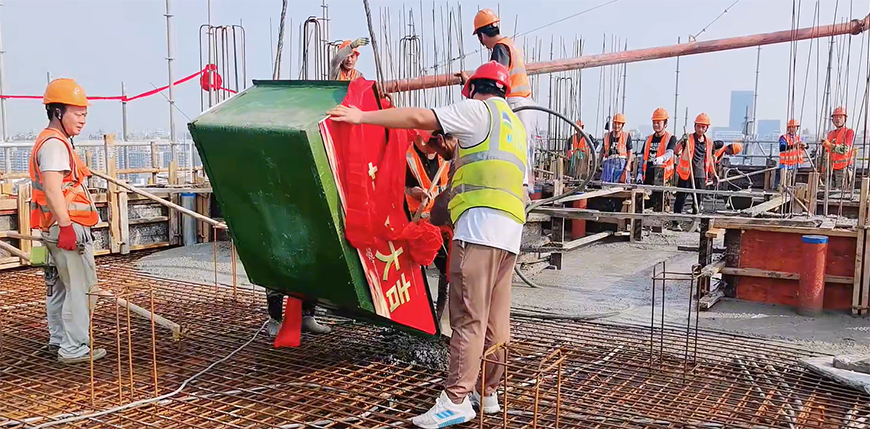 封顶仪式现场 (2) 拷贝.png