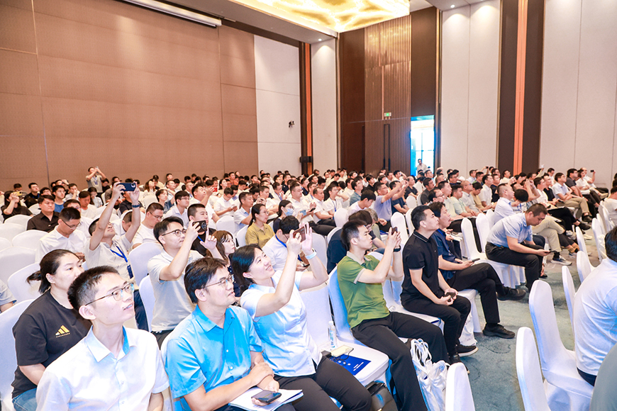 17704484828799663PSe.jpg 会议现场 拷贝.jpg