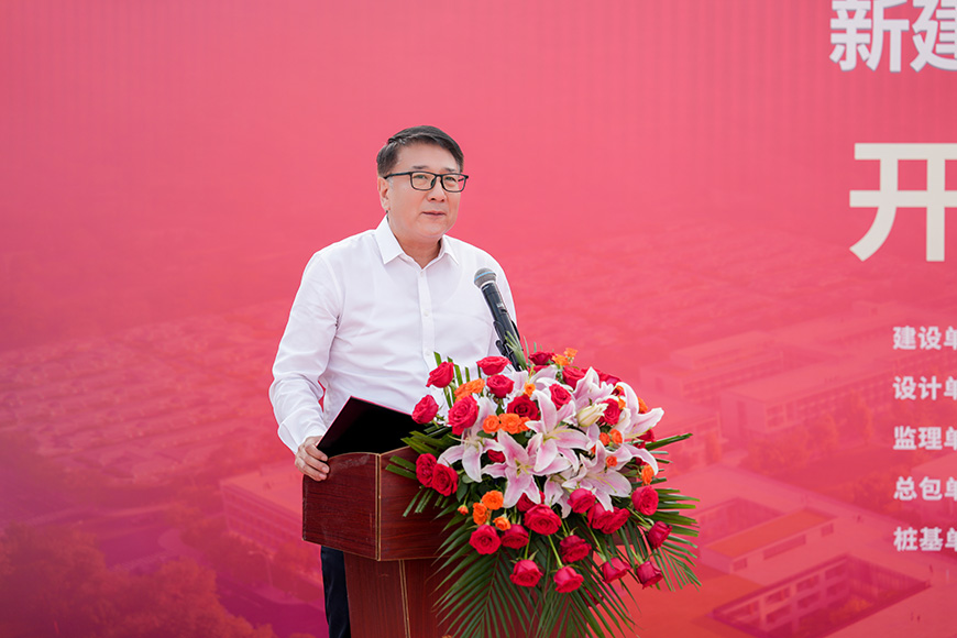 李栋讲话 拷贝.jpg